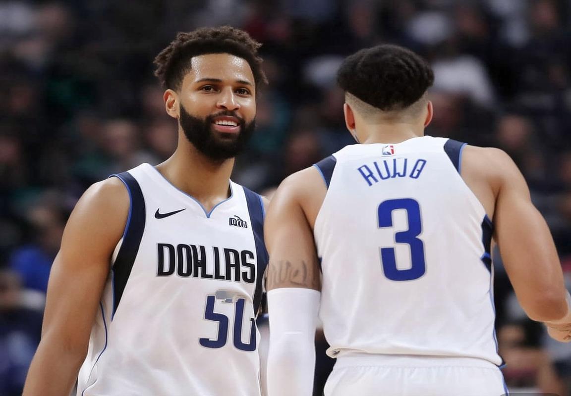 湖人密切关注独行侠交易安东尼·戴维斯动向，浓眉哥重返湖人可能性与欧文交易停滞分析